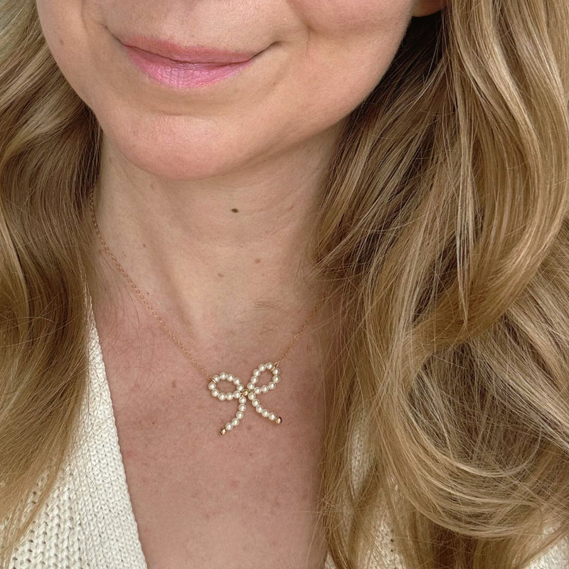 Bow Necklace